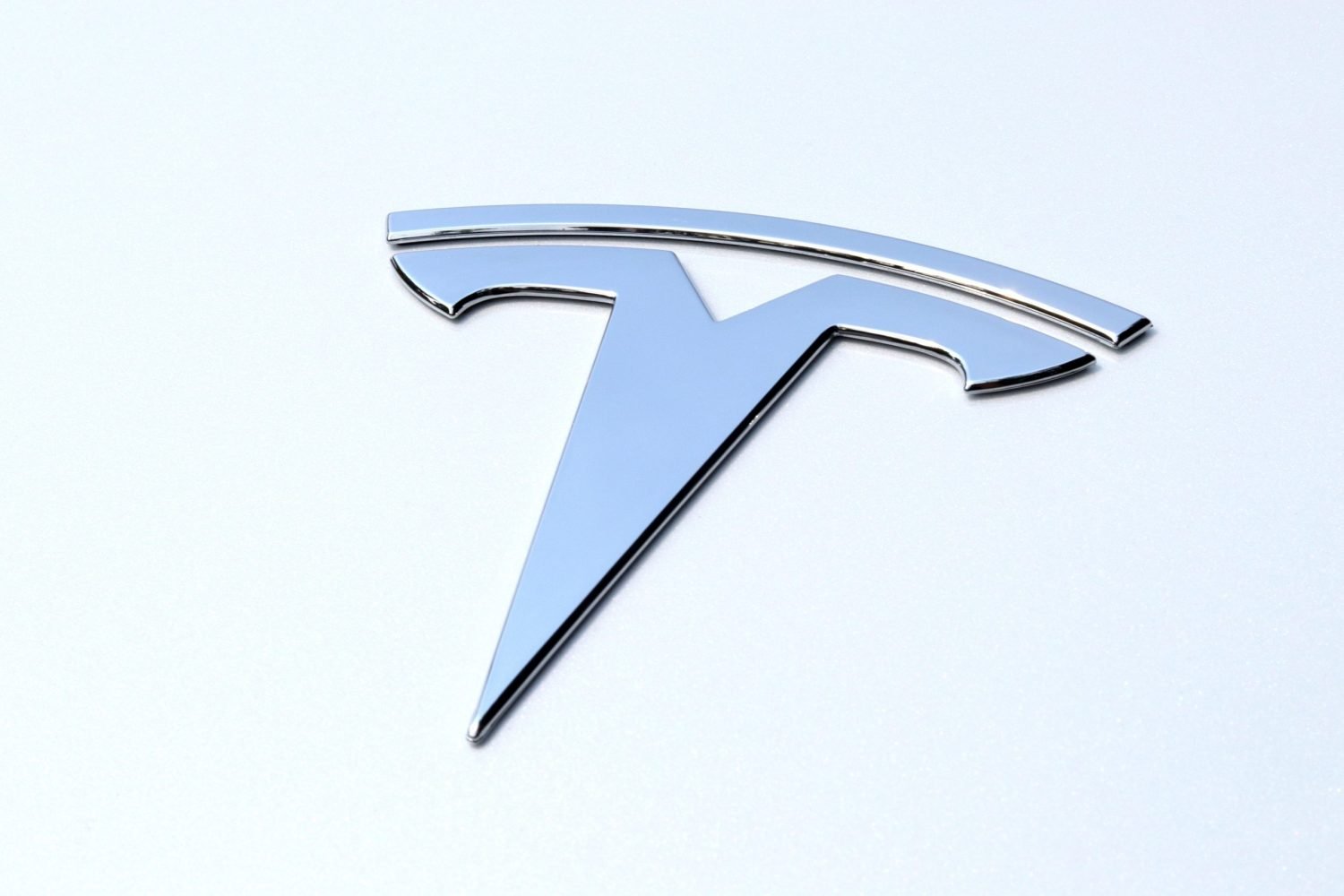 Tesla Settles Lawsuit with Family of Apple Engineer Killed in Autopilot Crash - News - News